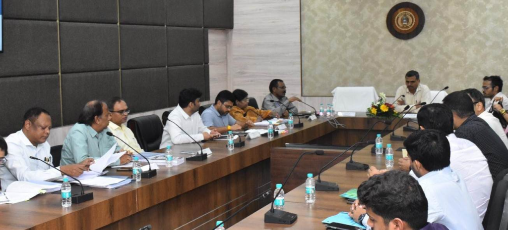 छत्तीसगढ़ में नई श्रम संहिताओं के क्रियान्वयन की हुई समीक्षा : Implementation of new labour codes in Chhattisgarh reviewed 2 image 6